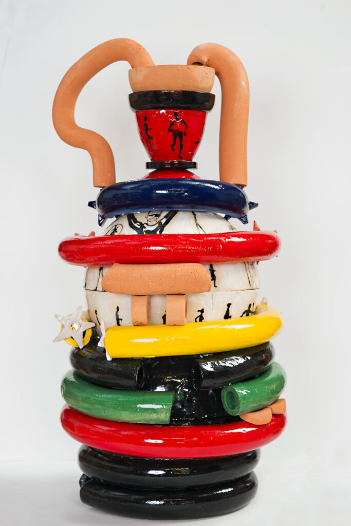 Philippidès, 2023, engobes sur grès et faïence, or, 83 x 38 x 36 cm