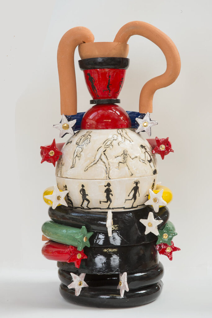 Philippidès,2023,engobes, grès,faÏence émaillés,or, 83 x 37 x 35 cm